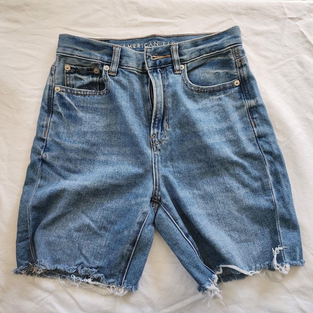 American Eagle Distressed Denim Shorts - Light Blue Mom Jeans (sz 0)
